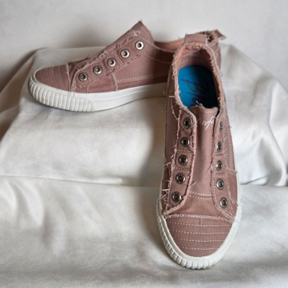 Blowfish Malibu Shoes - Blowfish Malibu Marley Womens 9 Pink Canvas Slip On Sneakers Distressed